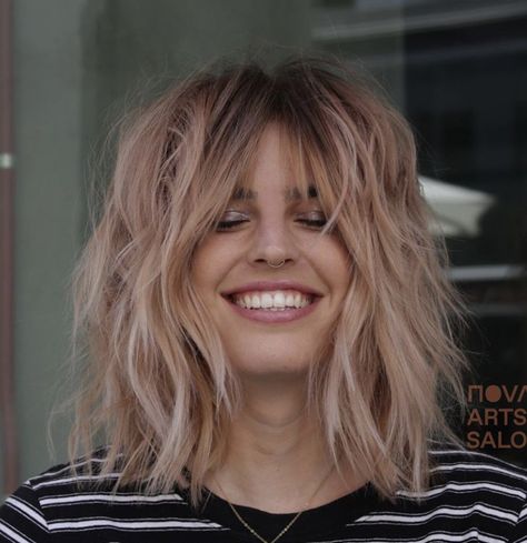 Messy Bob Haircut, Modern Shag Haircut, Medium Shag Haircuts, Choppy Bob Haircuts, Choppy Bob Hairstyles, Choppy Bob, Choppy Hair, Long Bob Haircuts, Shag Hairstyles