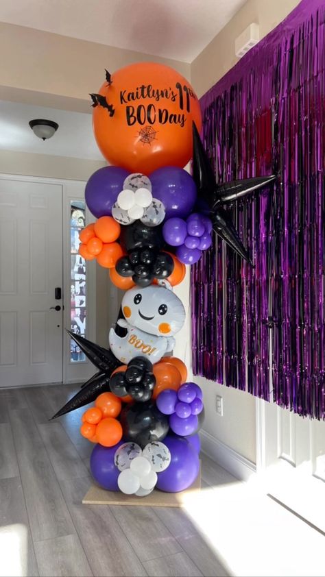 Halloween Birthday Party👻 🎃 #ballooliz #balloons #organicballoondecor #organicballoons #eventsdecor #eventstyling #partyplannig #eventos… | Instagram Halloween Balloon Pillars, Halloween Decor Balloons, Witch Balloon Garland, Halloween Balloon Column, Trunk Or Treat Balloons, Halloween Balloon Columns, Halloween Balloon Wall, Halloween Balloon Ideas, Halloween Columns