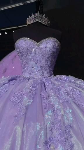 Champion Quinceanera Dresses, Lavender Xv Dresses, Purple Quencinera Dresses, Purple 15 Dresses Quinceanera With Butterflies, Purple B Day Party, Quince Inspo Purple, Qencenera Dresses Purple, Repunzal Quinceanera Dress, Quinceanera Dresses Purple And Gold