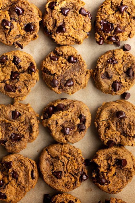 Pumpkin Spice Chocolate Chip Cookies, Chocolate Chip Pumpkin Cookies, Pumpkin Spice Chocolate, Banana Diaries, Baking With Protein Powder, Vegan Pumpkin Cookies, Pumpkin Cookie Recipe, Chocolate Chip Cookies Ingredients, Almond Flour Cookies