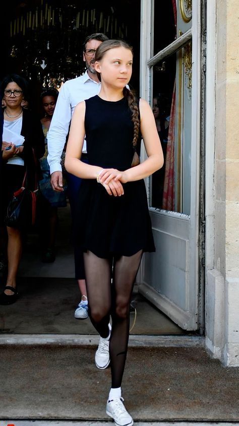 Pantyhose Outfit, Tights Outfits, Glitch In The Matrix, Legs Outfit, Funny Wedding Photos, Paris Haute Couture, Greta Thunberg, Funny Wedding, Black Pantyhose