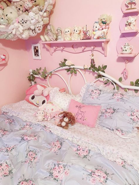 Melanie Martinez Room Aesthetic, Melanie Martinez Room Decor Ideas, Melanie Martinez Bedroom Ideas, Melanie Martinez Inspired Room, Melanie Martinez Themed Room, Melanie Martinez Room Ideas, Melanie Martinez Bedroom, Melanie Martinez Room Decor, Coquette Shelf