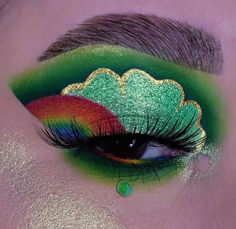 Eye makeup/eye shadow looks/ green/saint Patrick's day makeup St Patricks Eye Makeup, Saint Patricks Day Eyeshadow, St Pattys Day Eyeshadow, Lucky Charms Makeup, Saint Patrick Makeup Ideas, Saint Patrick Makeup, St Pattys Makeup Ideas, St Patricks Makeup Ideas, March Makeup Looks