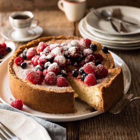 Easy Classic Baked Cheesecake Recipe Tin Eats, Tin Eats, Baked Cheesecake, Cheesecake Recipes Classic, Recipetin Eats, Baked Cheesecake Recipe, Recipe Tin, Classic Cheesecake, How To Make Cheesecake