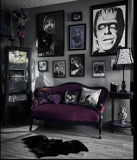 Goth Living Room, Casa Rock, Gothic Living Room, Horror Room, Gothic Decor Bedroom, Goth Bedroom, Salon Suites, Dark Home Decor, Goth Home Decor