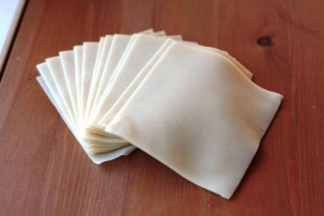 How to Make Wonton Wrappers. Do you know how many things you can make with wontons? It's about to get crazy in the kitchen. How To Make Wontons, Wonton Wrapper Recipes, Wonton Wraps, Sandwich Vegetarian, Won Ton, Wonton Recipes, Egg Drop, Wonton Wrappers, Filipino Dishes