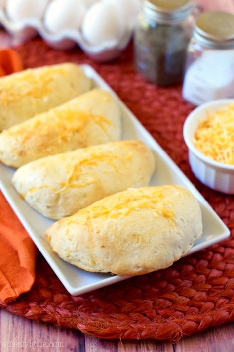 These Breakfast Calzones are such a fun and easy delicious breakfast! They are perfect for feeding a whole mess of kids! Biscuit Meals, Buttercream Blonde, Easy Delicious Breakfast, Gooooood Morning, Breakfast Sausage Links, Turkey Breakfast Sausage, Kids Breakfast, Turkey Breakfast, Brunch Items