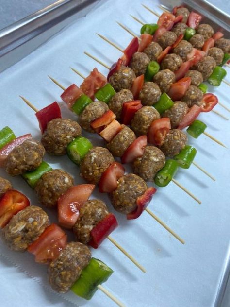 Make Ahead Christmas Appetizers, Bbq Party Food, Decorações Com Comidas, Houses Christmas, Party Food Buffet, Catering Ideas Food, Party Food Platters, Easy Food Art, Healthy Homemade Recipes