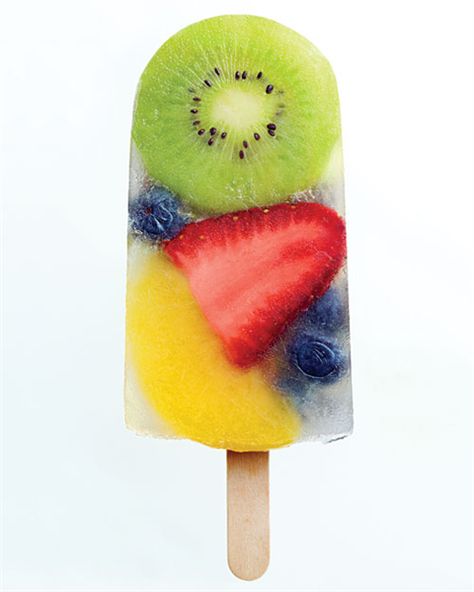 delicious & creative treat - homemade fruit popsicle Ice Pop Recipes, Martha Stewart Recipes, Fruit Pops, Fruit Popsicles, Fresh Fruit Recipes, Dessert Aux Fruits, Fruit Ice, Ice Pop, Ice Lolly