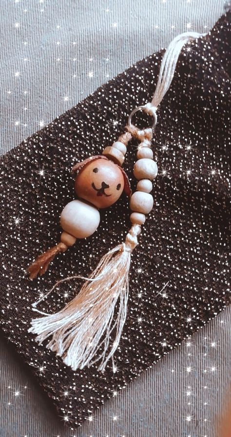 Beads Animals, September Activities, Wood Beads Diy, Dog Keychain, Angel Crafts, Beads Diy, Beaded Animals, Diy Beads, Diy Handmade