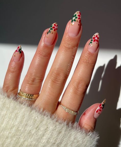 Simple Mistletoe Nails, Poinsettia Nail Art, Mistletoe Nail Art, Poinsettia Nails, Mistletoe Nails, Holiday Nail Designs, Cuticle Care, Holiday Nail, Seasonal Nails