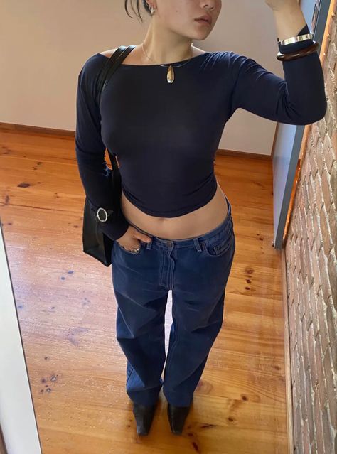 Navy Blue Monochromatic Outfit, Blue Monochromatic Outfit, Jewellery Mirror, Mirror Selfie Outfit, Layered Bangles, Baggy Jeans Outfit, Bangles Silver, Monochromatic Outfit, Jewelry Mirror