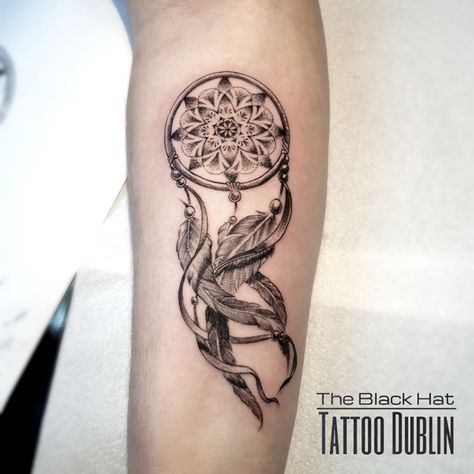 Black Dream Catcher Tattoo, Geometric And Mandala Tattoo, Tattoo Arm Ideas, Tattoo Dreamcatcher, Tattoo Dublin, Mandala Dreamcatcher, Hat Tattoo, Bird Tattoo Wrist, Mouse Tattoos