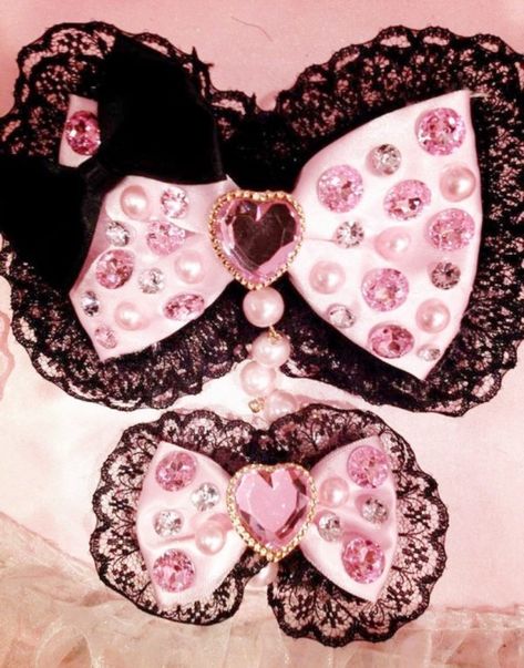 (1) Daily Jfashion on Tumblr French Dresses, Agejo Gyaru, Japanese Lolita Fashion, Gyaru Makeup, Dramatic Hair, Hime Gyaru, Double Bow, Lace Heart, Bow Clip