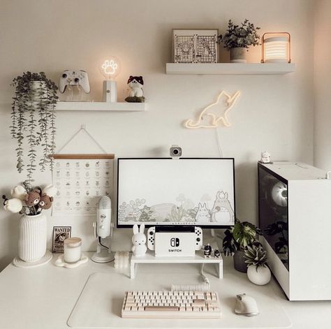 White Gaming Setup, Calm Workspace, White Desk Setup, Zen Desk, Gaming Setup Ideas, Beige Desks, White Computer Desk, Gaming Desk Setup, Fantasy Bedroom