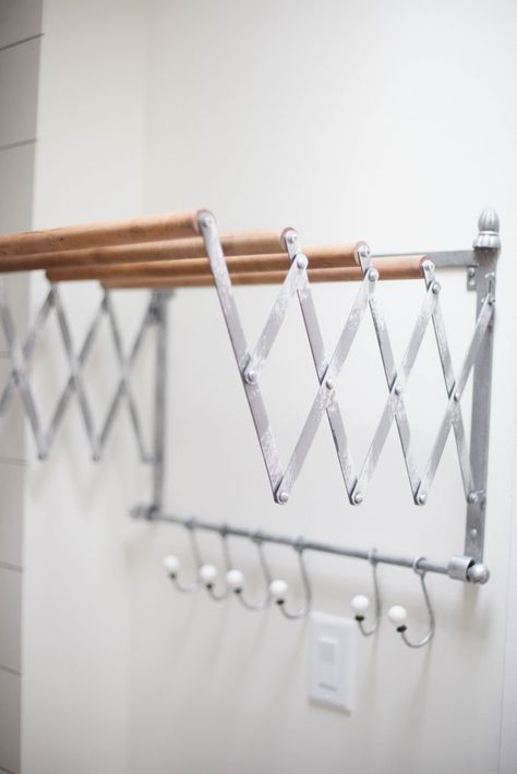 Wall Drying Rack, Farmhouse Laundry Room Ideas, Laundry Room Decor Ideas, Modern Farmhouse Laundry Room, Laundry Room Storage Shelves, Small Laundry Room Makeover, Small Laundry Room Organization, Room Storage Diy, Farmhouse Laundry