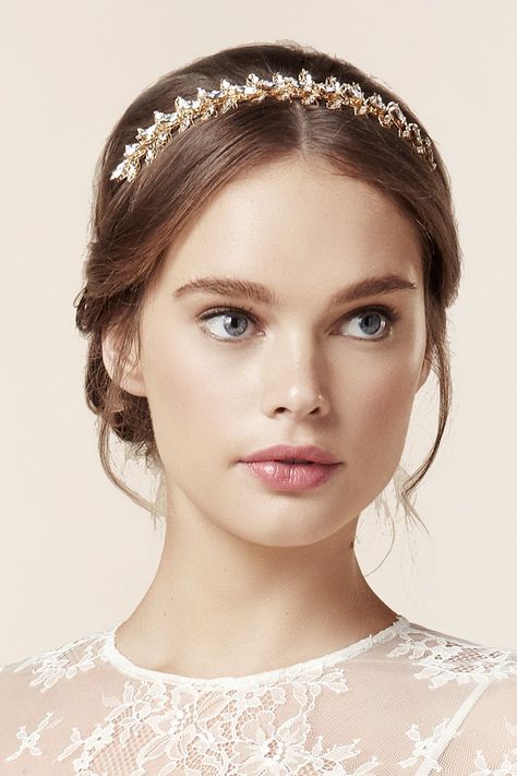 Braut Make-up, 사진 촬영 포즈, Bridal Hair And Makeup, Hair Accessories Jewelry, Bridal Headband, Wedding Hair And Makeup, Wedding Beauty, Bridal Hair Accessories, Bride Hairstyles