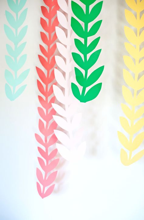 DIY Hanging Vine Garland Tutorial (including free printable template) from A Subtle Revelry Diy Paper Leaf, Garland Template, Vine Garland, Garland Tutorial, Crown Template, Paper Leaf, Independence Day Decoration, Hanging Vines, Applique Templates