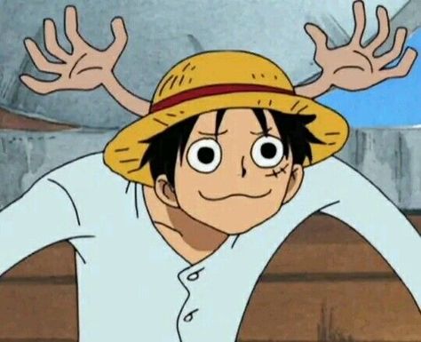 Luffy doinf chopper impression Chopper, One Piece, Funny