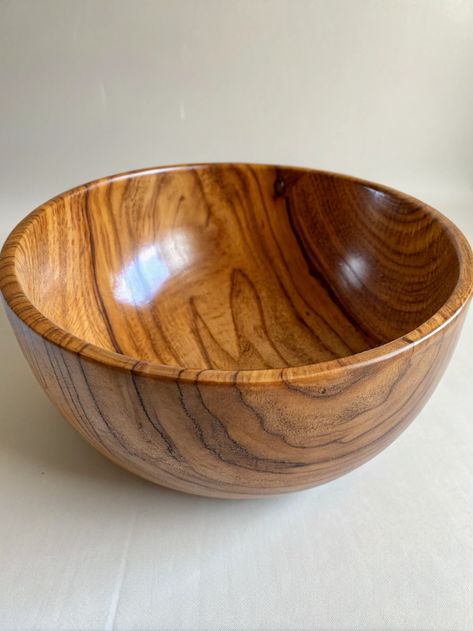 Check out this stunning wooden bowl with natural grain patterns that highlight its organic beauty! Perfect for serving or display, it's a true work of art. What do you love most about handcrafted woodwork? Share your thoughts in the comments below!
.
#woodworking #wood #handmade #woodworker #woodwork #diy #design #smallbusiness #interiordesign #woodart #art #homedecor #furniture #wooddesign #carpentry #woodcraft Woodwork Diy, Wooden Bowl, Woodworking Wood, Wooden Bowls, Wooden Furniture, Organic Beauty, Wood Design, Carpentry, Diy Design