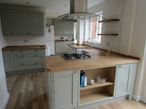 Kitchen Bar Area, Howdens Kitchens, Kitchen Extensions, Kitchen Diner Extension, Kitchen Planning, Diy Cabinet, Kitchen Peninsula, Wood Worktop, Open Plan Kitchen Living Room