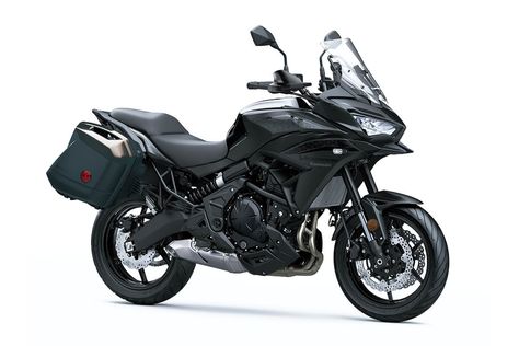 The 2022 Kawasaki Motorcycle Lineup + Our Take On Each Model - webBikeWorld Kawasaki Vulcan 900 Classic, Kawasaki Motor, Klr 650, Kawasaki Ninja 650, Kawasaki Bikes, Versys 650, Kawasaki Versys, Ninja 650, Kawasaki Vulcan