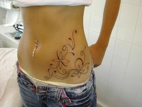 has to hurt on the hip and its a little big but it is gorgeous! Flower Hip Tattoos, Flower Thigh Tattoos, Tattoo Trend, Hand Tattoos For Women, Full Body Tattoo, Side Tattoos, Hip Tattoo, Tattoo Trends, Feminine Tattoos