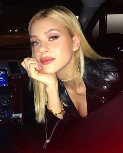 "𝐈 𝐥𝐢𝐤𝐞 𝐢𝐭 𝐰𝐡𝐞𝐧 𝐲𝐨𝐮'𝐫𝐞 𝐚𝐧𝐠𝐫𝐲," 𝐬𝐚𝐲𝐬 𝐃𝐫𝐚𝐜… #fanfic # Fanfic # amreading # books # wattpad Nicola Peltz Beckham, When You're Angry, Kylie Jenner Icons, Nicola Peltz, Nicolas Peltz, The Heir, Casual Makeup, Makeup Wedding, Beauty Hacks Video