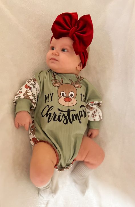 Newborn Girl Photoshooting Ideas Christmas, Newborn Christmas Dress, New Born Baby Girl Photoshooting Christmas, Baby Girl Christmas Outfit Newborn, Newborn Christmas Outfit, Registry Ideas, Baby Girl Christmas Outfit, Outfit Baby Girl, Baby D