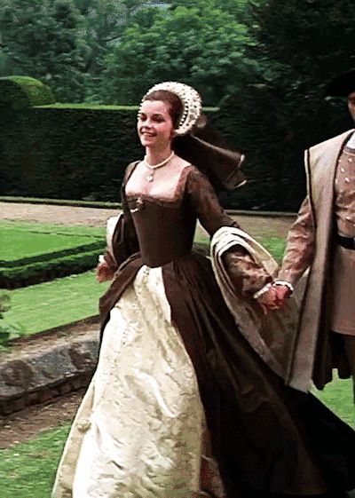 Brown And Gold Dress, Anne Of The Thousand Days, Genevieve Bujold, The Tudors Costumes, Elizabethan Clothing, British Costume, Tudor Costumes, I Am A Woman, Tudor Dynasty