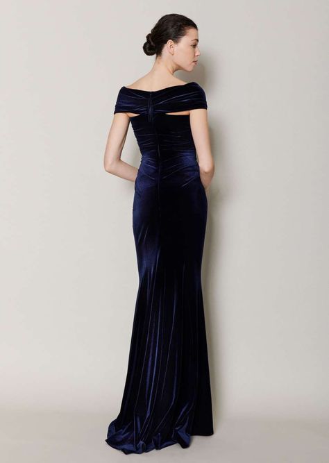 Ball Gown Aesthetic, Velvet Ball Gown, Velvet Outfits, Gown Aesthetic, Elegante Y Chic, Velvet Clothes, Dresses Elegant, Evening Dresses Elegant, Couture Gowns