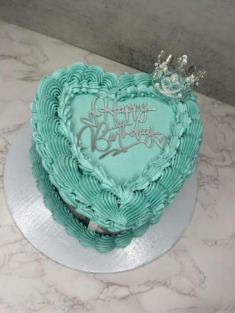 Turquoise Heart Cake, Teal And Pink Cake, Blue Heart Cake, Teal Birthday Cake, Birthday Essentials, Teal Cake, Heart Birthday Cake, 15th Birthday Cakes, Blue Birthday Cakes