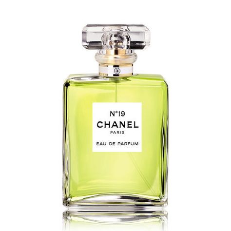 N°19 - Eau de Parfum de CHANEL sur Sephora.fr Royal Perfume, Chanel House, Perfume Chanel, Chanel Fragrance, Parfum Chanel, 19 August, Number 19, Perfume Floral, Marc Jacobs Daisy