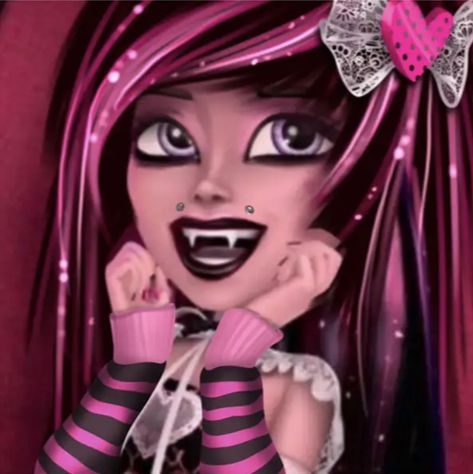 Pfp Monster High, Draculaura Wallpaper, Halloween Autumn Aesthetic, Scenecore Pfp, Draculaura Pfp, Monster High Cleo, Draculaura Monster High, Pfp Halloween, Monster High Pictures