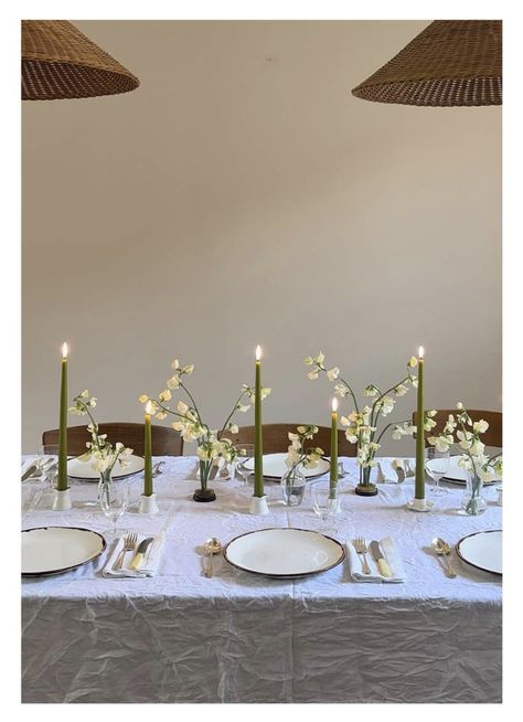 Dinner Party Table Settings, Simple Table Settings, Decor 2023, Birthday Dinner Party, Dinner Party Table, Party Table Settings, Dinner Table Setting, Green Candle, Simple Table