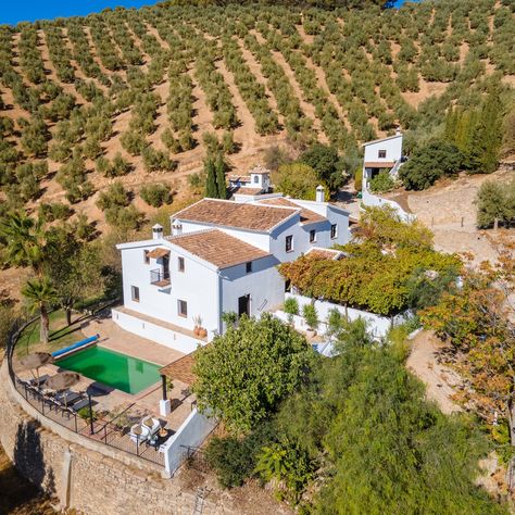 Beautiful authentic cortijo for sale with so many different secret corners! Perfect for anyone wanting to start a rewarding lifestyle in the natural landscape of Granada, Montefrío. House In Spain, Spanish Countryside, Spain House, Alhambra Palace, Sierra Nevada Mountains, Southern Spain, Historical Buildings, Rustic Stone, Old Farmhouse