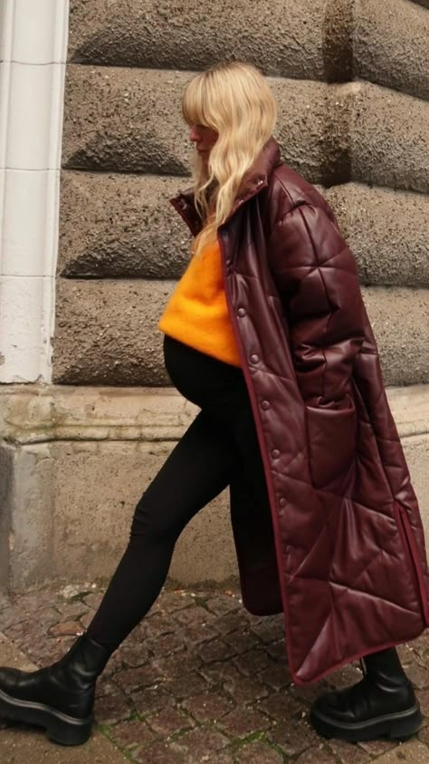 Pregnant Street Style, Jeanette Madsen, Winter Maternity Outfits, Quilted Coats, Maternity Street Style, Preggo Fashion, Maternity Chic, Mum Fashion, Cute Maternity Outfits