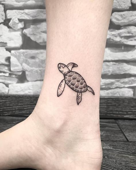 15+ Trendy Ankle Tattoos - Turtle Tattoo Designs | PetPress Small Turtle Tattoo, Sea Turtle Tattoo, Small Turtle, Turtle Tattoo Designs, Petit Tattoo, Hawaiian Tattoo, Turtle Tattoo, Dot Work Tattoo, Baby Tattoos