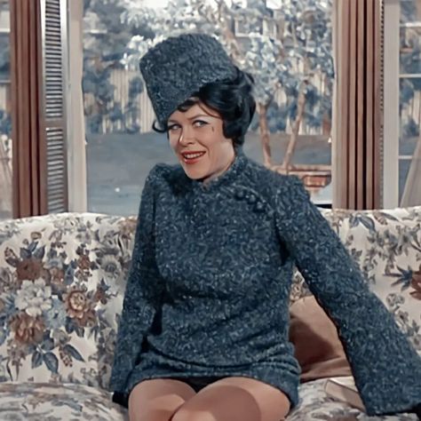 Bewitched Tv Show, Witchcraft Magic, Yvonne De Carlo, Elizabeth Montgomery, June 19, Vintage Photography, Good Morning, Winter Hats, Wonder Woman