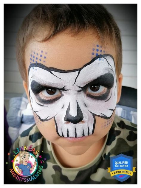 Scarecrow Face Paint, People As Cartoons, Ghost Face Paint, Kids Halloween Face, Face Painting Halloween Kids, Halloween Face Paint Designs, Zombie Face Paint, Monster Face Painting, Easy Halloween Face Painting