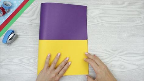 Folder Diy Ideas, How To Make A Folder Pocket, How To Make A Folder With Paper, How To Make Folders Out Of Paper, Diy Folders For School, How To Make A Folder, Paper Folder Design, Paper Pockets Diy, Diy File Folder