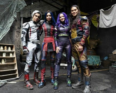 Disney Descendants Movie, Descendants Characters, Cheyenne Jackson, Disney Channel Movies, Mal And Evie, Disney Descendants 3, Disney Channel Descendants, Descendants Cast, Rotten To The Core