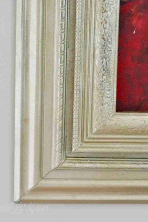 This tutorial for how to build a custom picture frame with baseboard and decorative trim moulding makes a great, ornate DIY frame for canvases. Frame Around Tv, Diy Picture Frame Molding, Make A Picture Frame, Making Frames, Diy Canvas Frame, Wall Molding Design, Shabby Chic Picture Frames, Instant Pot Freezer Meals, Easy Home Diy