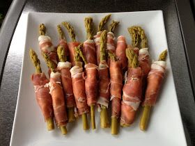 Playing With My Food!: Kendra's Pickled Asparagus, Prosciutto, and Cream Cheese Appetizer Asparagus Appetizer, Prosciutto Appetizer, Pickle Appetizers, Super Easy Appetizers, Prosciutto Asparagus, Asparagus Wraps, Pickled Asparagus, Cream Cheese Appetizer, Homemade Ham