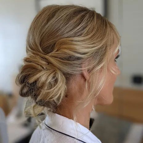 60 Trendiest Updos for Medium Length Hair Blonde Hair Updo, Casual Updos For Medium Hair, Wedding Hair Floral, Cute Updos For Medium Hair, Cute Updos, Casual Updo, Trendy Updos, Braided Updos, Up Dos For Medium Hair