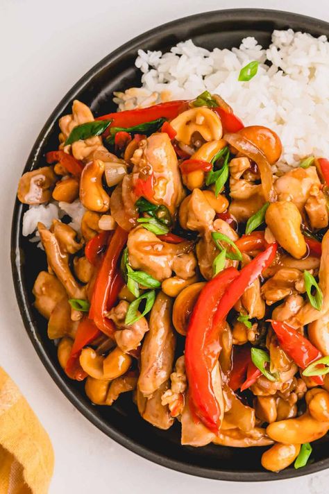 Cashew Chicken Sauce, Thai Cashew Chicken, Cashew Chicken Recipe, Pad Thai Recipe, Better Than Takeout, Fry Sauce, Cashew Chicken, Stir Fry Sauce, Chicken Stir Fry