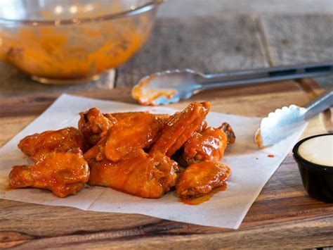 Pizza Hut Mild Wing Sauce Recipes Pizza Hut Wing Sauce Recipe, Crispy Baked Chicken Wings Recipe, Buffalo Wings Recipe, Hot Wing Recipe, Crispy Baked Chicken Wings, Wing Sauce Recipes, Wings Recipe Buffalo, Crispy Baked Chicken, Wings Recipe