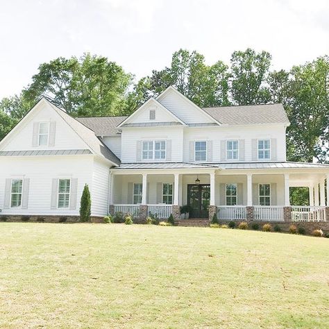 White Southern Farmhouse, white farrmhouse, traditional farmhouse, wrap around porch  #Regram via @BxmtFeRlaks Farmhouse Exterior Paint Colors, Farmhouse Exterior Colors, White Farmhouse Exterior, White Exterior Paint, Best Neutral Paint Colors, Southern Farmhouse, White Exterior Houses, Best Exterior Paint, Farmhouse Paint