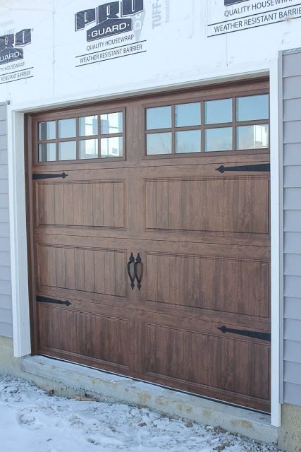 61+ Amazing Garage Door Ideas including One, Two, and Three Door Designs and Sectional, Carriage, Modern, Rustic, and Sliding Door Styles. Mansion Homes, Casa Garage, Modern Garage Doors, Wood Garage Doors, Modern Garage, Garage Makeover, Casa Exterior, Garage House, Updating House