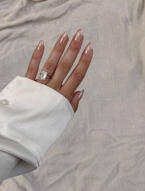 Chrome Nails Pale Skin, Translucent Chrome Nails, Nude Chrome Nails Almond, Light Chrome Nails, Nails Nude Chrome, Beige Chrome Nails, Champagne Chrome Nails, Tan Chrome Nails, Chrome Nude Nails